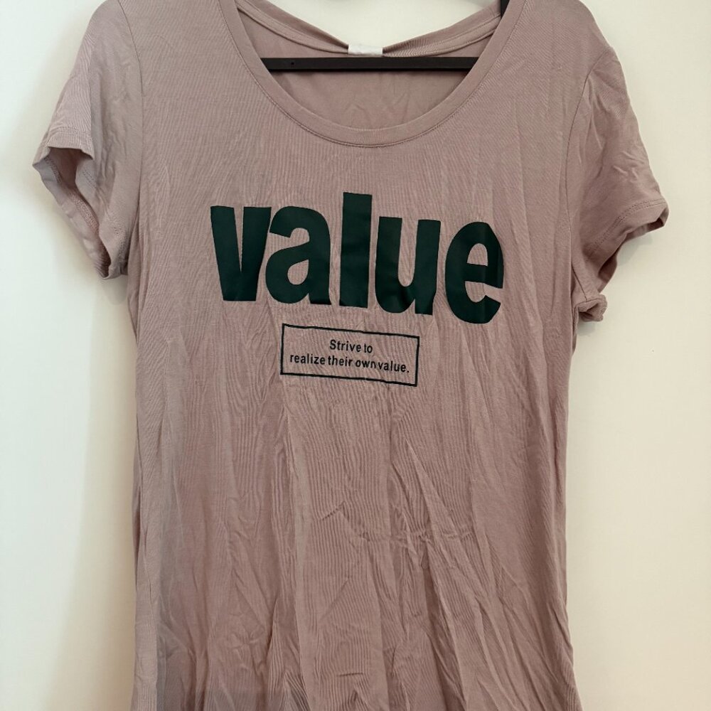 Soft and lightweight graphic T-s